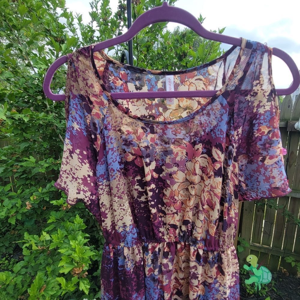 Cold Shoulder Midi Dress - Picture 8 of 9